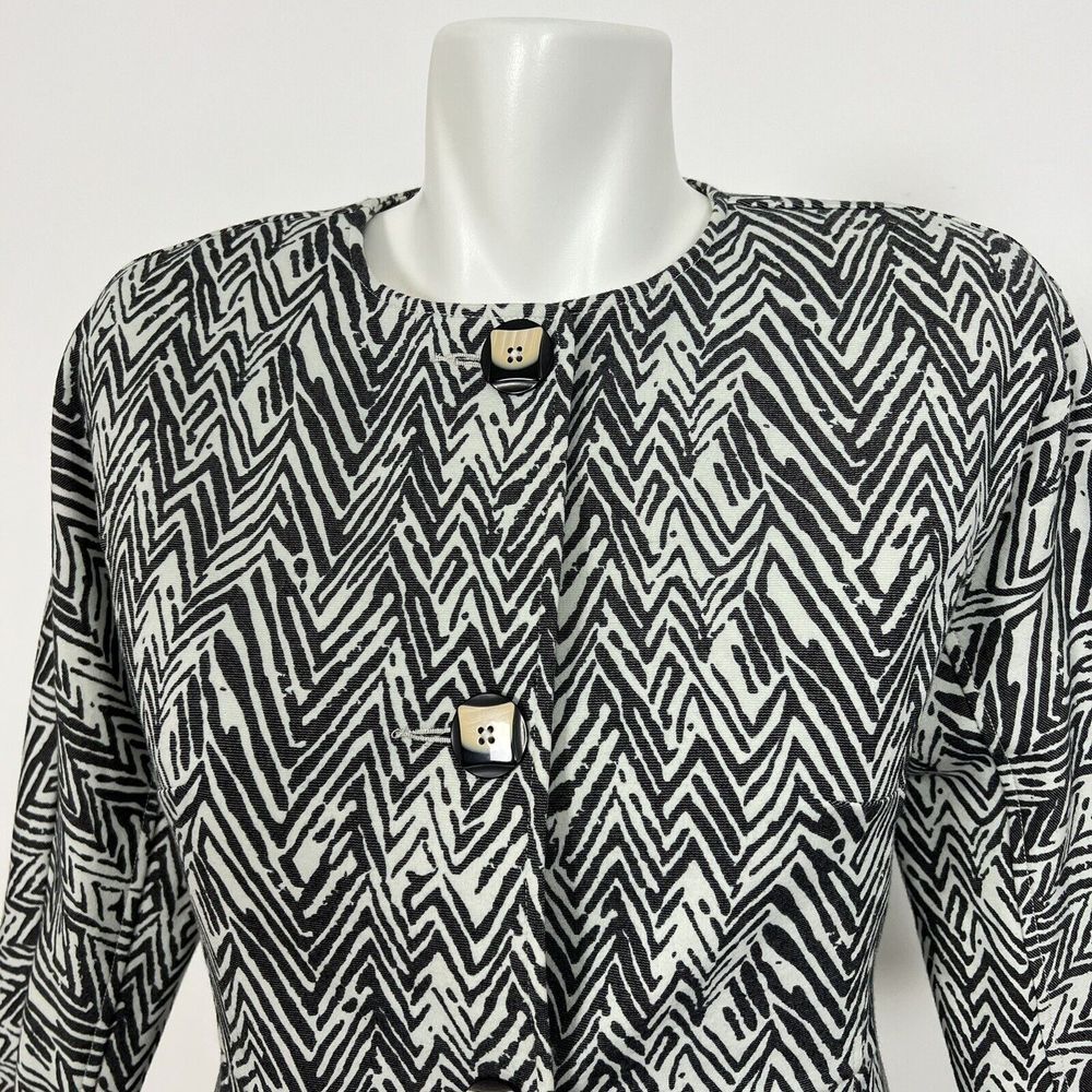 CAbi #3034 Womens Size XS Black White 3/4 Sleeve Zig Zag Ponte Knit Jacket - Picture 3 of 8